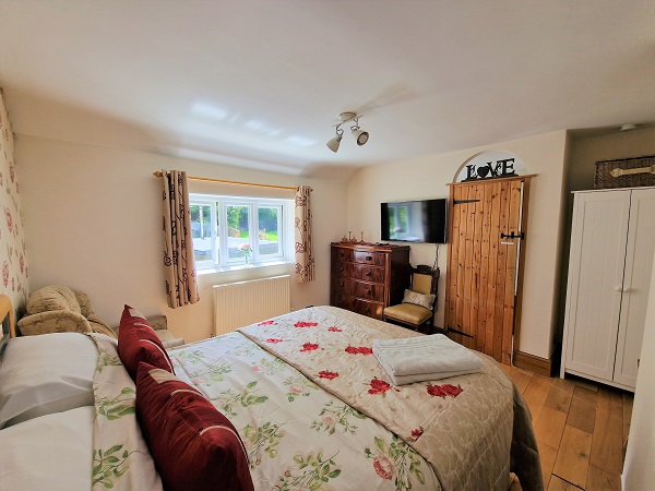 Large Suite Bedroom in Devon